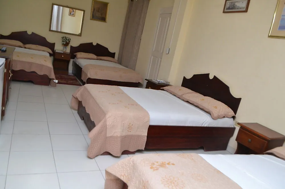 Seven Stars Hotel Musseau