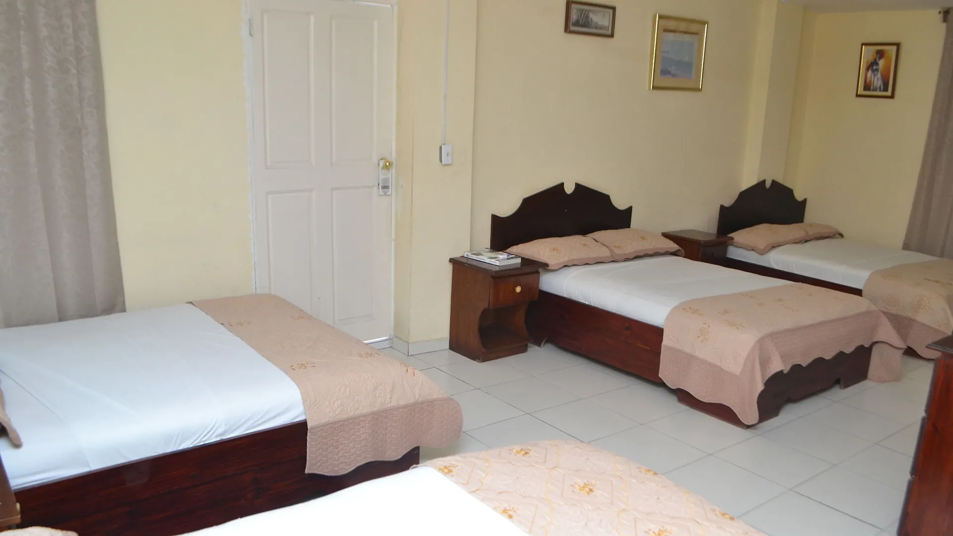 Seven Stars Hotel Musseau